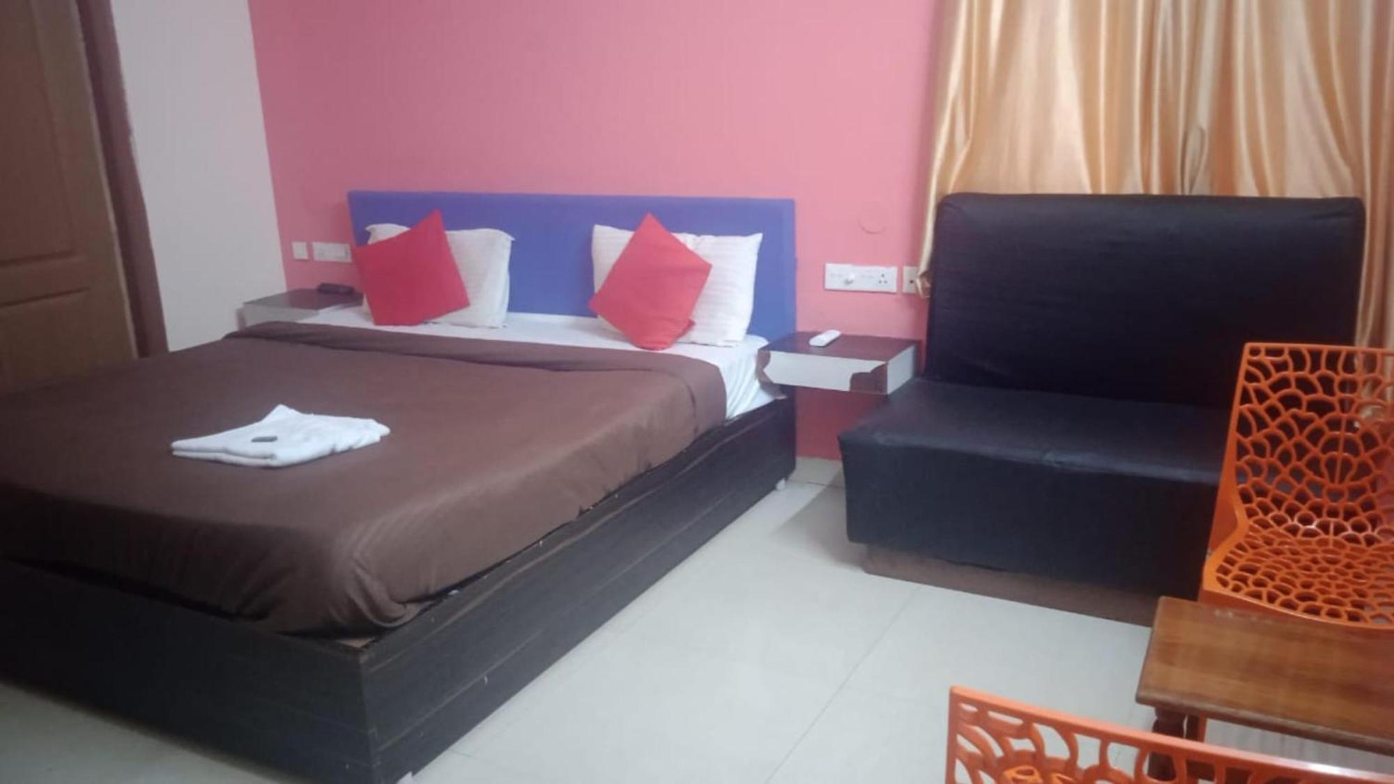 Goroomgo Blue Bell Bhubaneswar - Well Decorated Room -Wifi And Parking Facilities Available Экстерьер фото