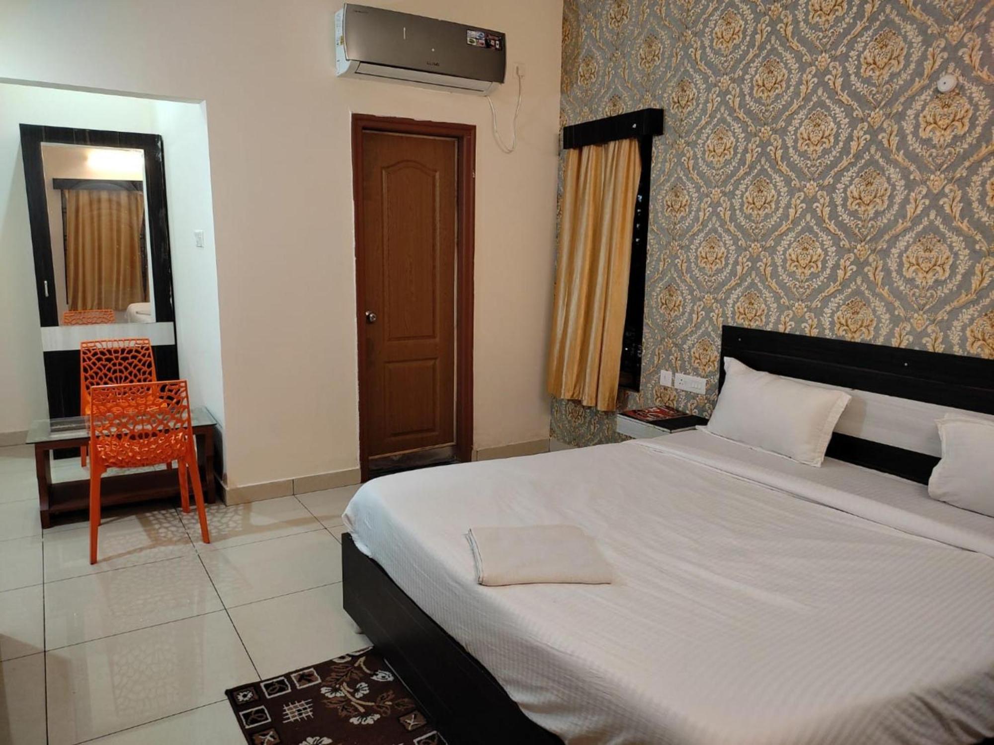 Goroomgo Blue Bell Bhubaneswar - Well Decorated Room -Wifi And Parking Facilities Available Экстерьер фото