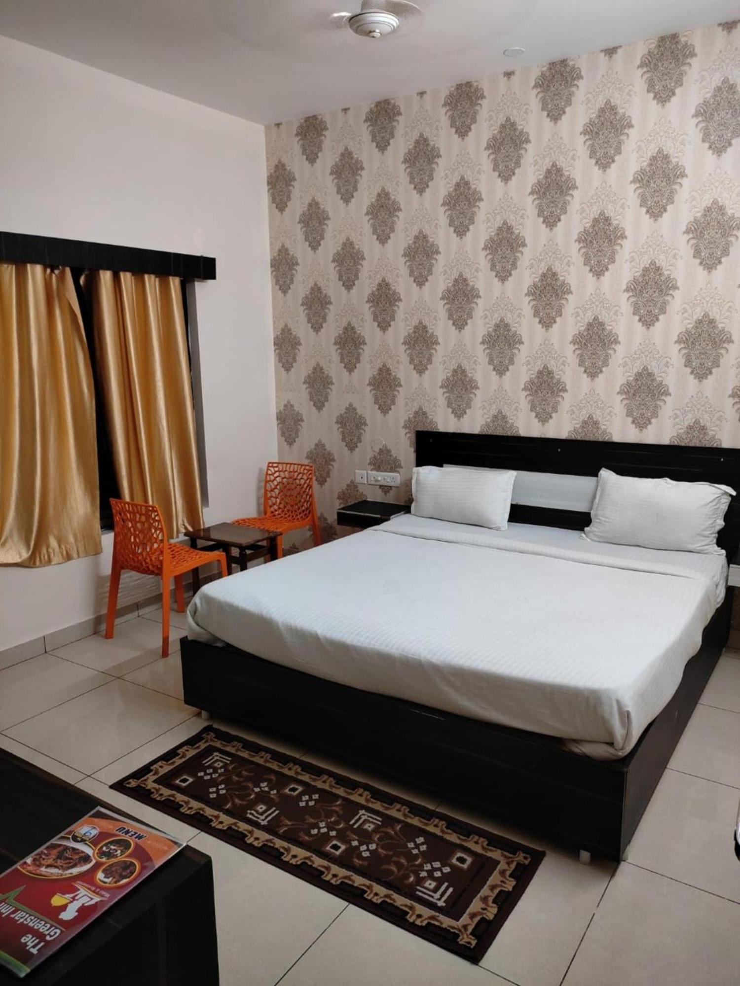 Goroomgo Blue Bell Bhubaneswar - Well Decorated Room -Wifi And Parking Facilities Available Экстерьер фото