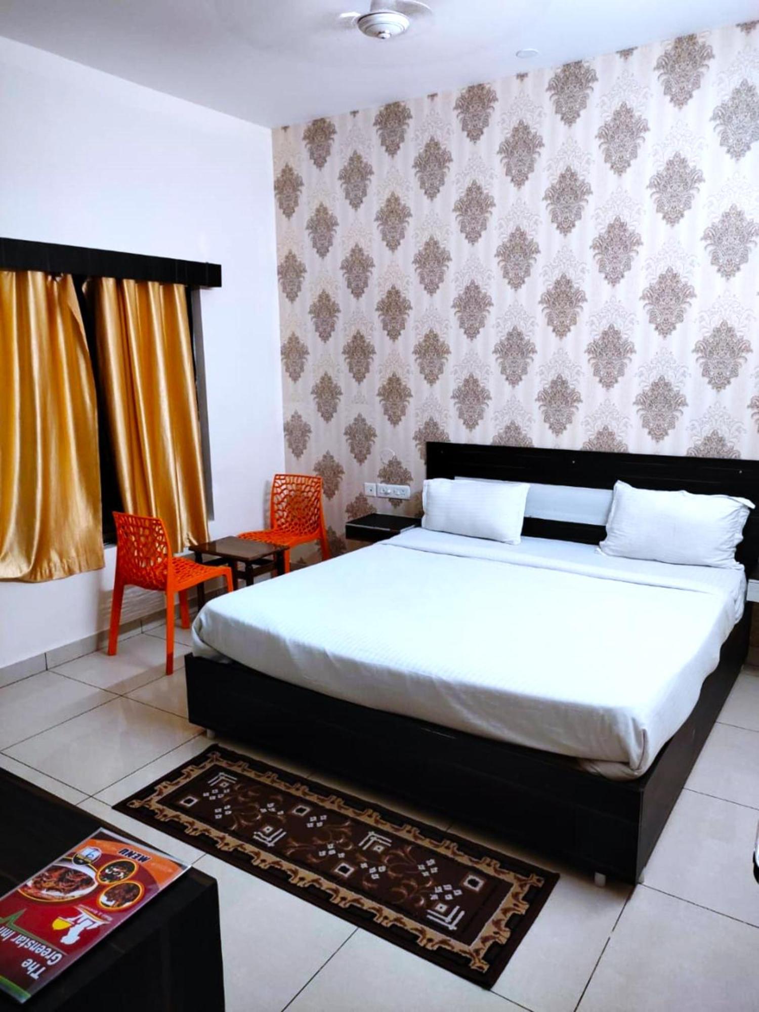 Goroomgo Blue Bell Bhubaneswar - Well Decorated Room -Wifi And Parking Facilities Available Экстерьер фото